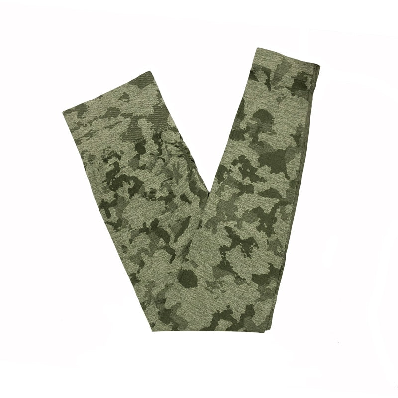 Women Adapt Camo Seamless Shorts